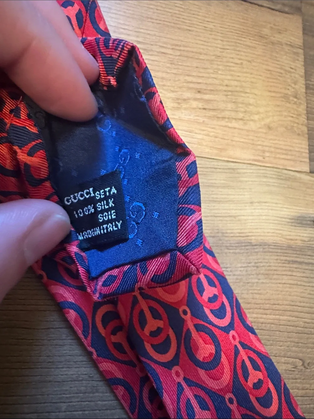 Gucci Red and Black Patterned Silk Tie